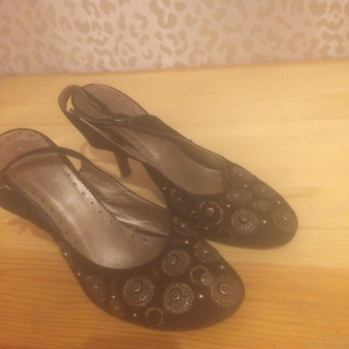 Босоножки разные