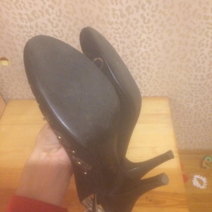 Босоножки разные