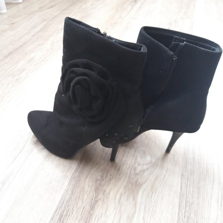 Ботинки замшевые