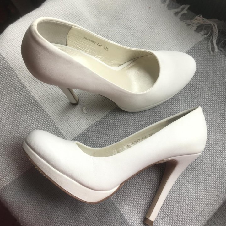 Туфли белые Blossem