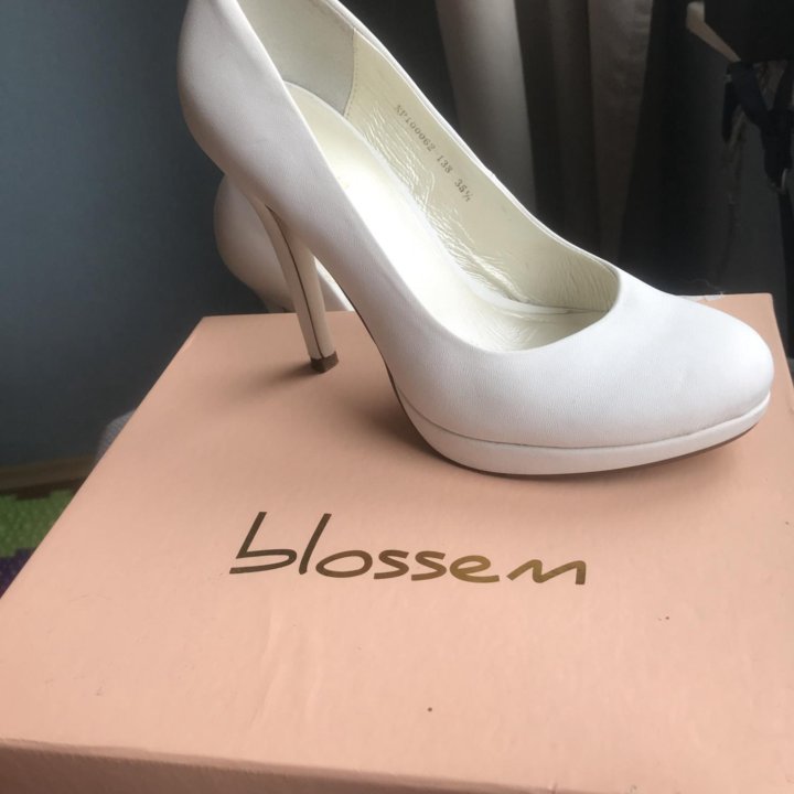 Туфли белые Blossem