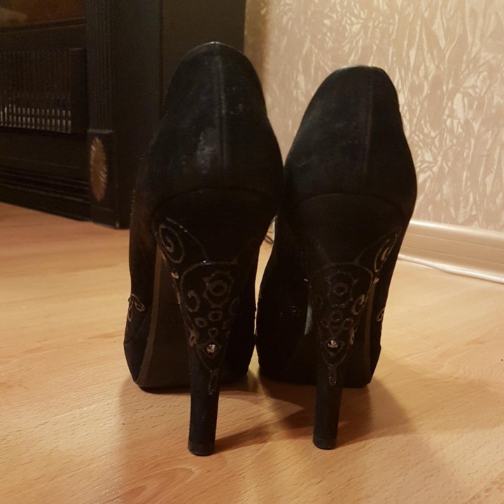 Туфли, Италия