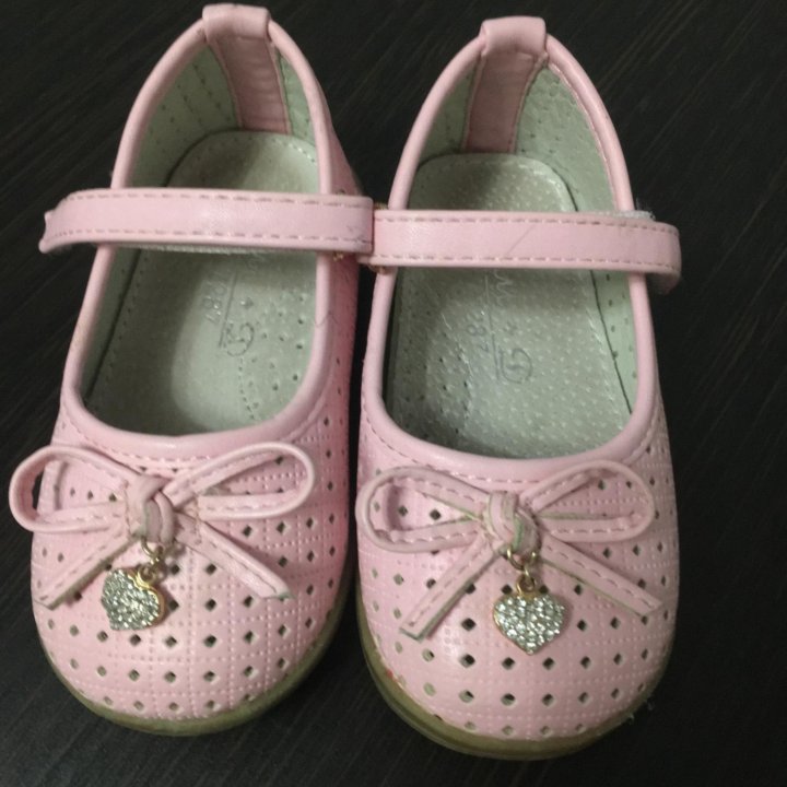 Детские туфли