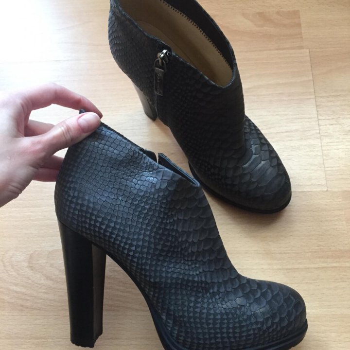 Ботильоны Loriblu новые