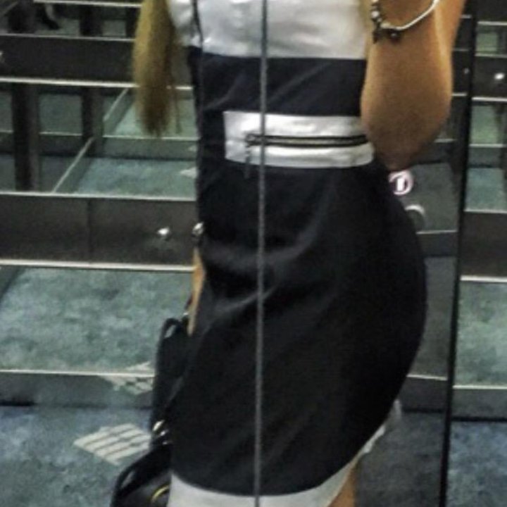 Платье на молнииS