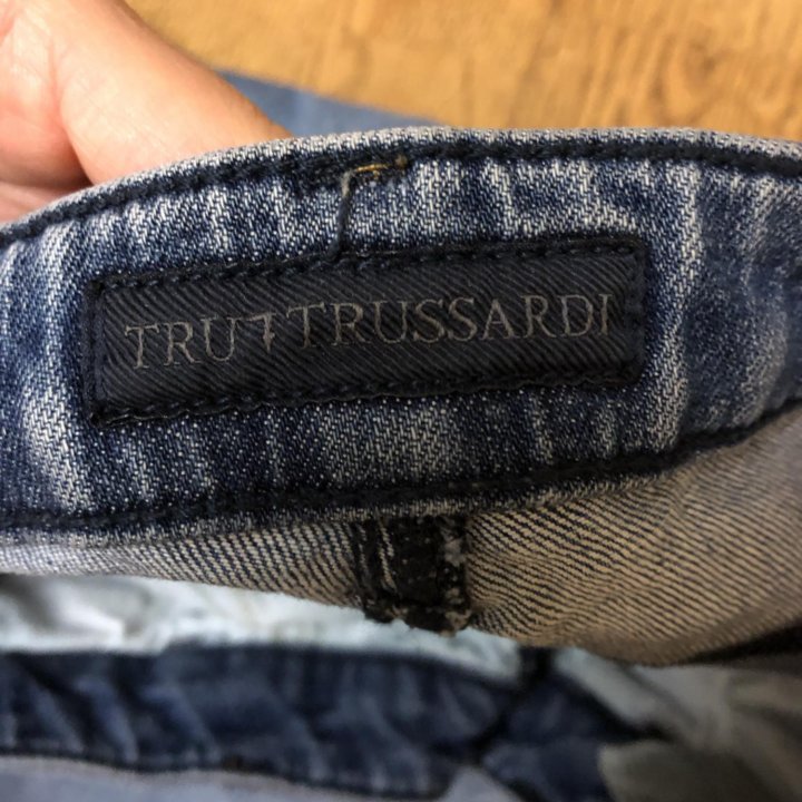 Продам новые джинсы Trussardi