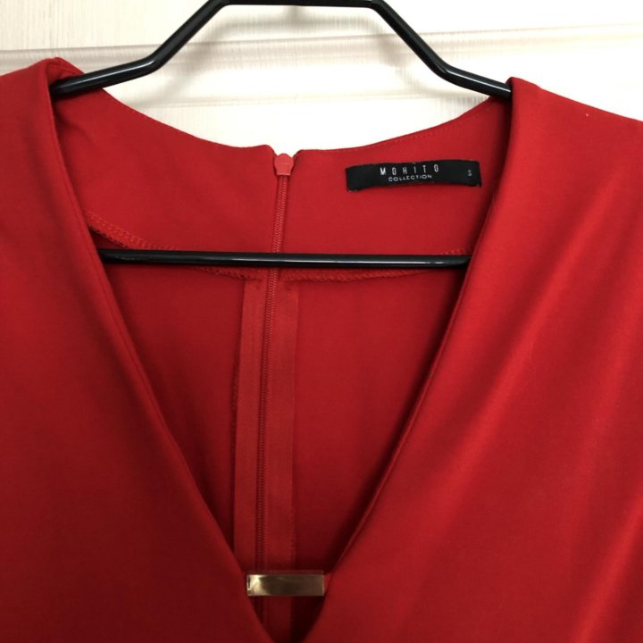 Красное платье s 42-44 Mohito