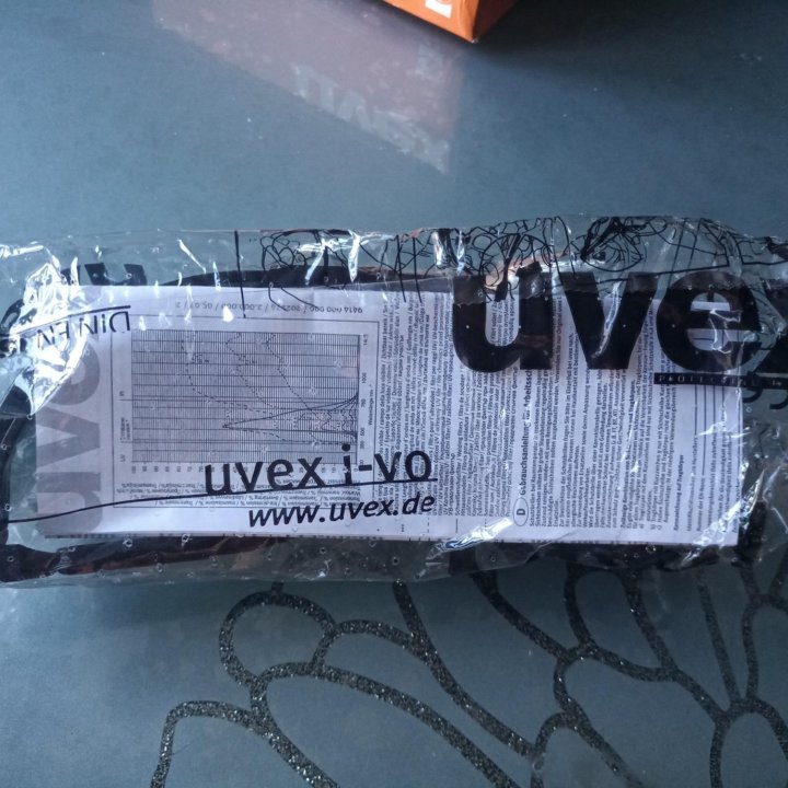 Новые защитные очки UVEX ivo9160