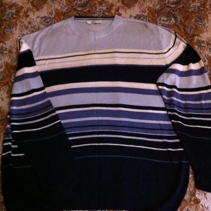 Свитер White House.