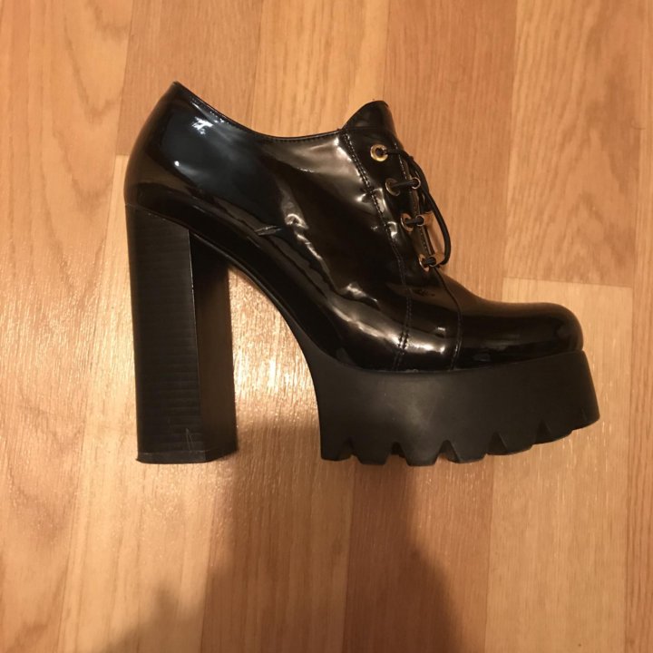 Ботиночки лаковые