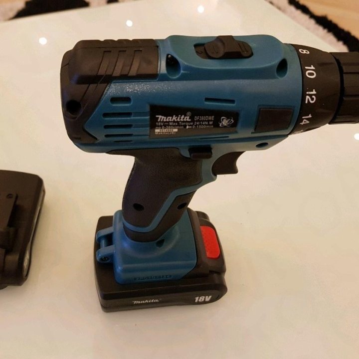 Аккумуляторная дрель - шуруповёрт Makita DF380DWE