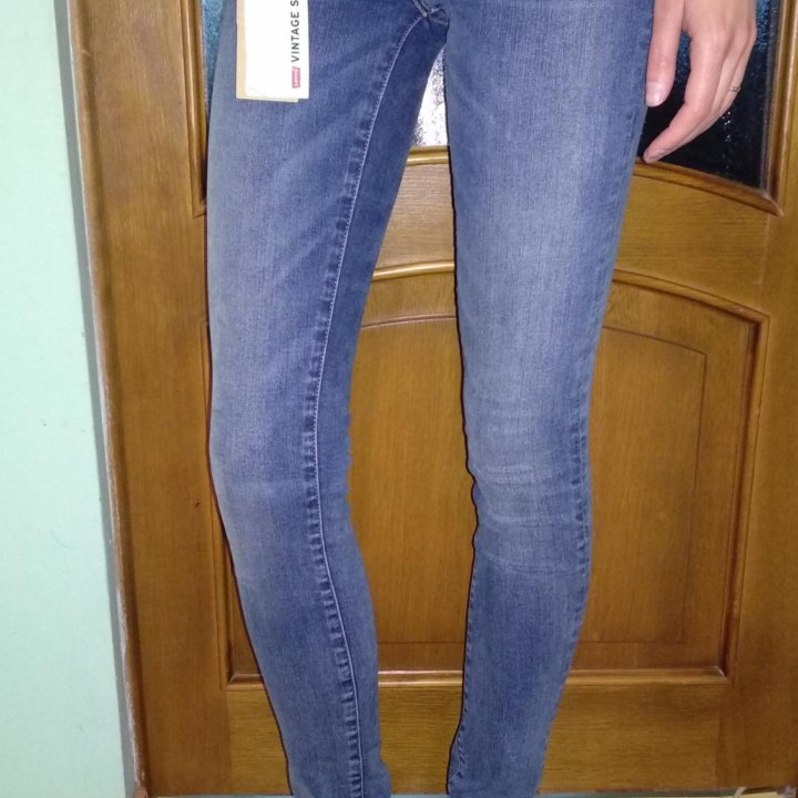 Новые джинсы Levis,размер 25