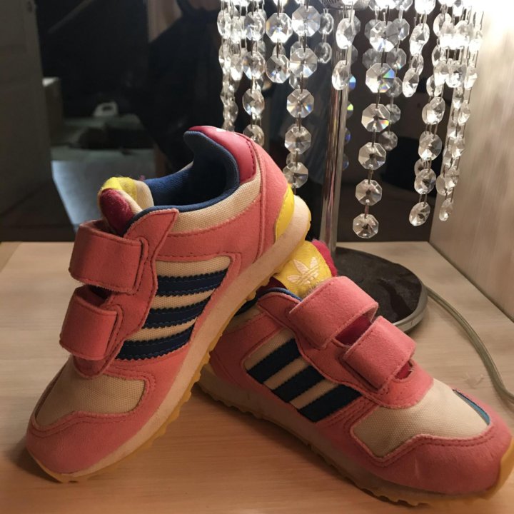 Кроссовки adidas