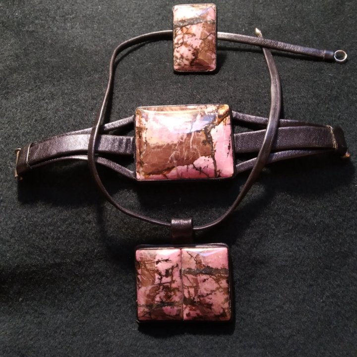 Комплект с родонитами