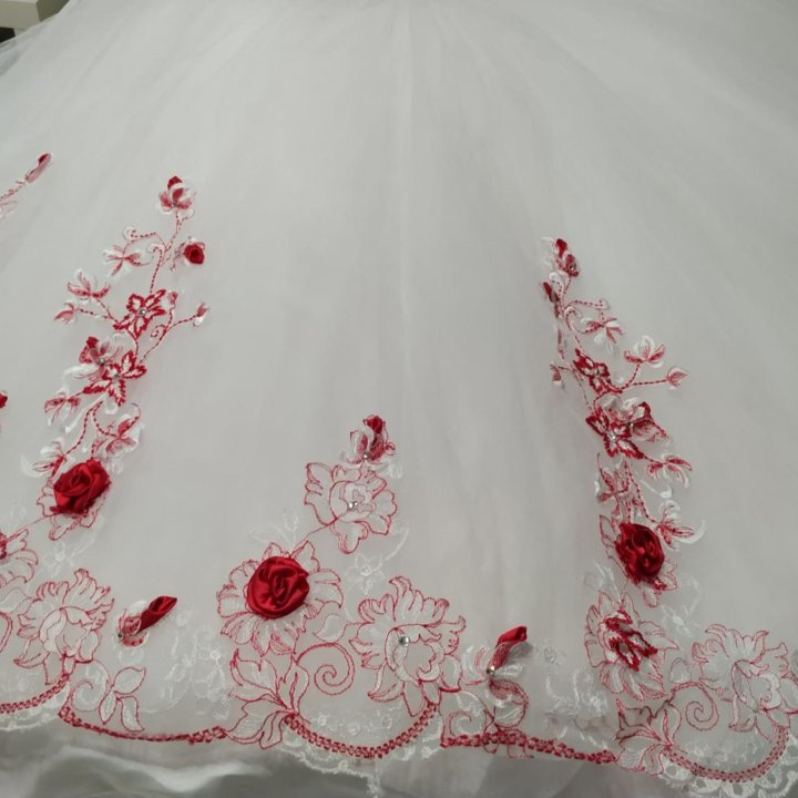 Свадебное платье