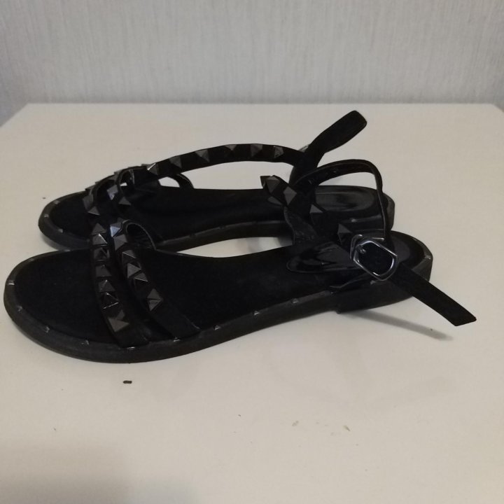 Сандали 37 р