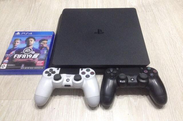 PLAYSTATION 4 slim 500gb