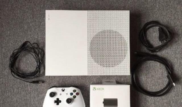 Xbox one S 1TB как новый