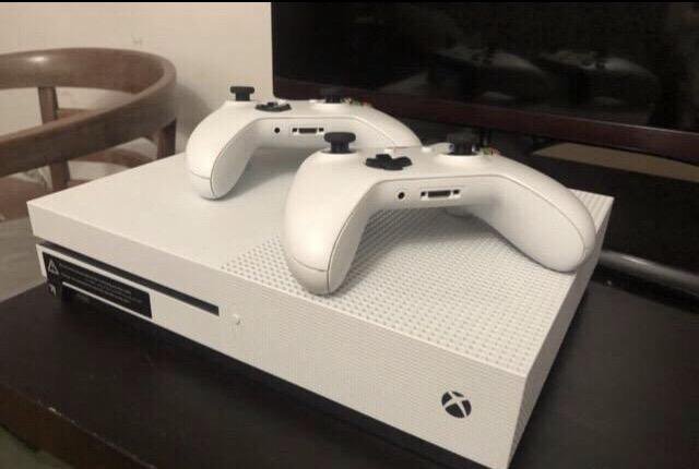 Xbox one s 500gb + доставка