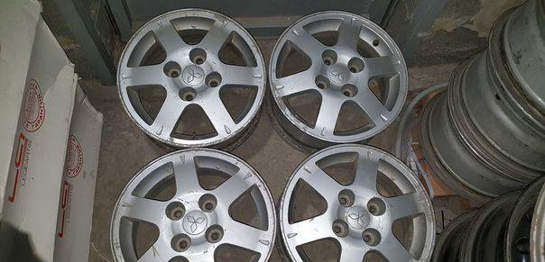 Диски кованые б-у Mitsubishi R15 4x114.3 4-2-1шт