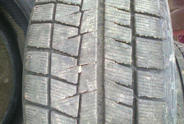 Шины зима липучка бу Bridgestone 215-60R17 4-2-1шт