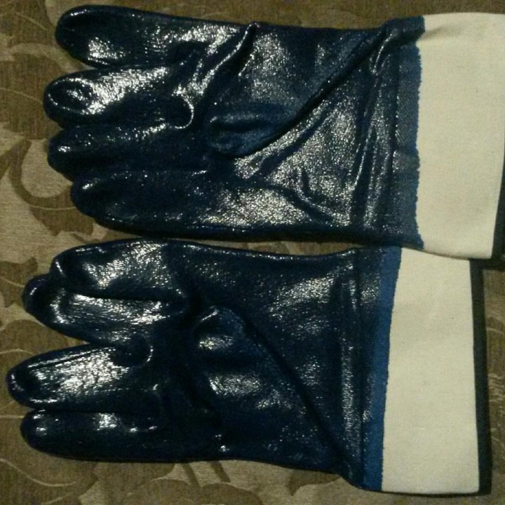 Новые перчатки. Перчатки защитные прорезиненные.