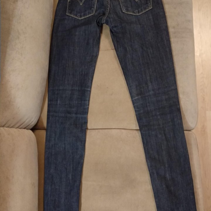 Джинсы Levi's