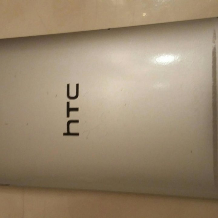 Телефон HTC One м7