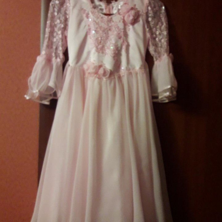 Платье праздничное