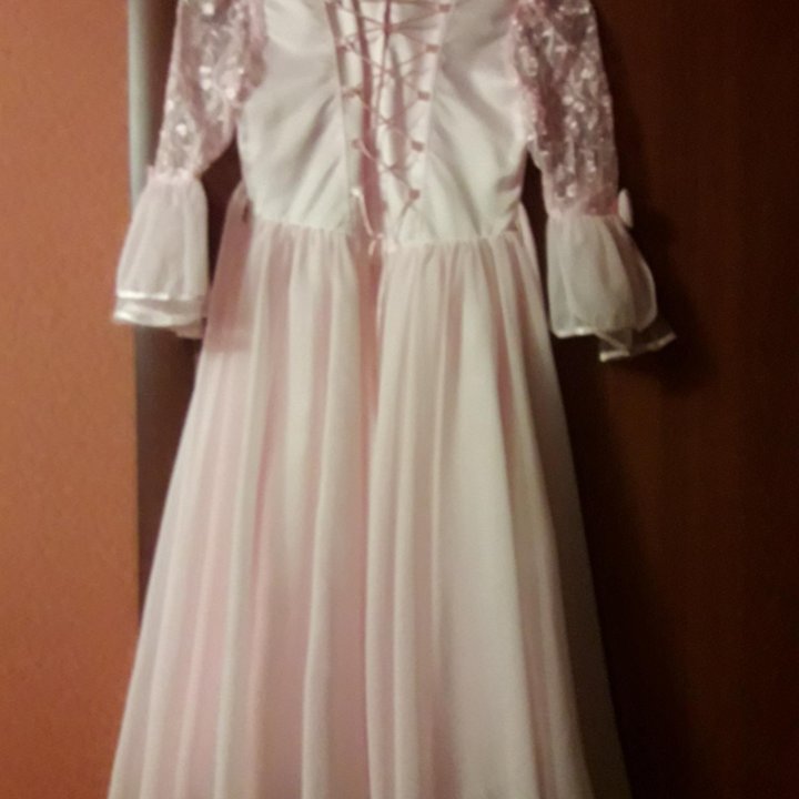 Платье праздничное