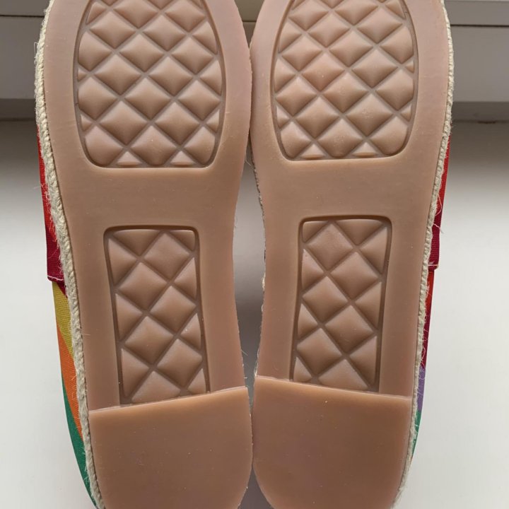 Слипоны, эспадрильи