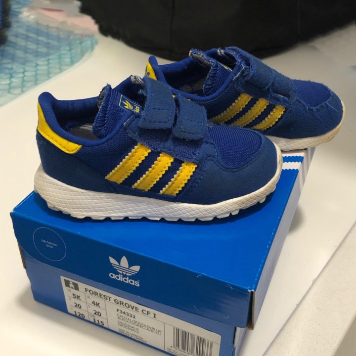 Кроссовки Adidas