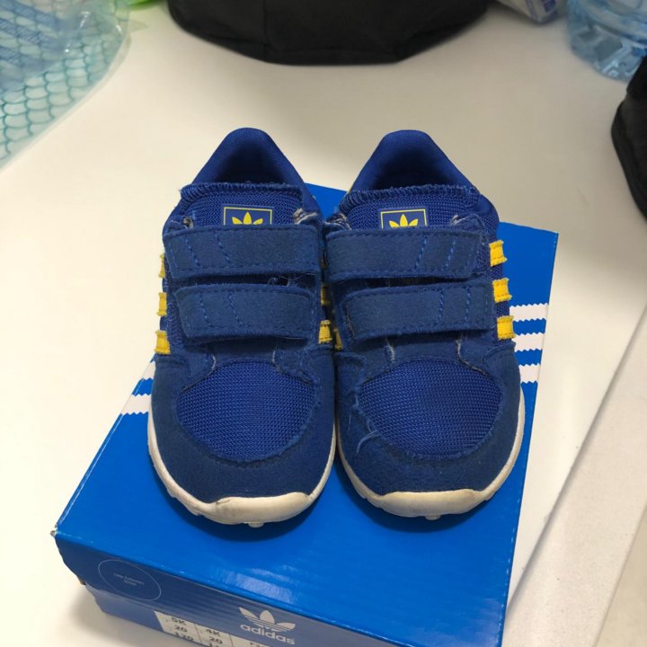 Кроссовки Adidas