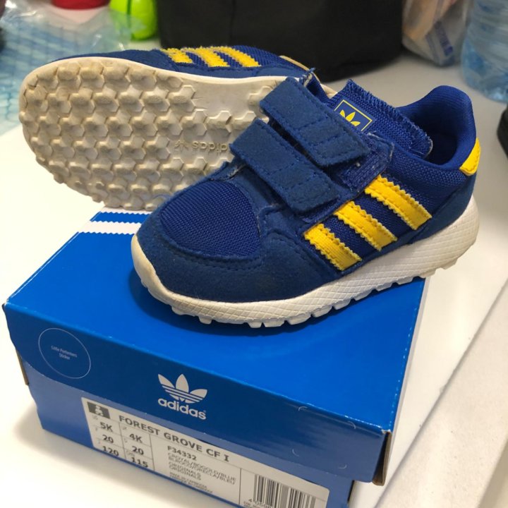 Кроссовки Adidas