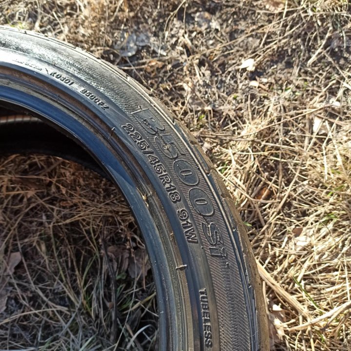 Одна покрышка bridgestone b500si 225/45 R18