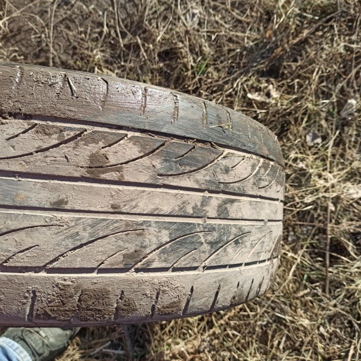 Одна покрышка bridgestone b500si 225/45 R18