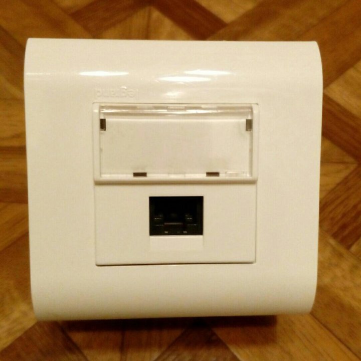 Розетка компьютерная RJ45 Legrand