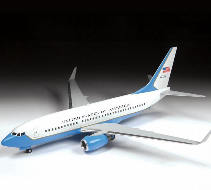 Пассажирский авиалайнер Боинг 737-700 С-40B