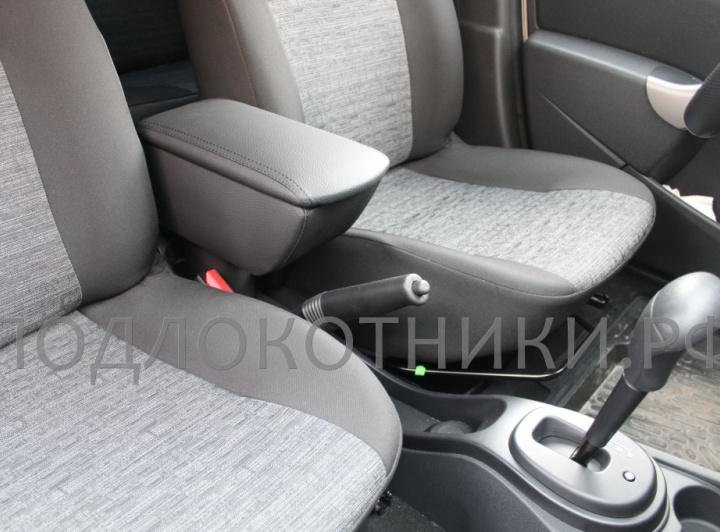 Подлокотник Nissan Terrano