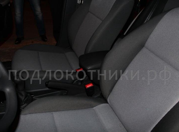 Подлокотник Skoda Fabia