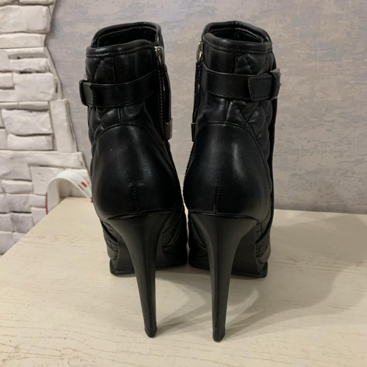 Ботильоны Zara