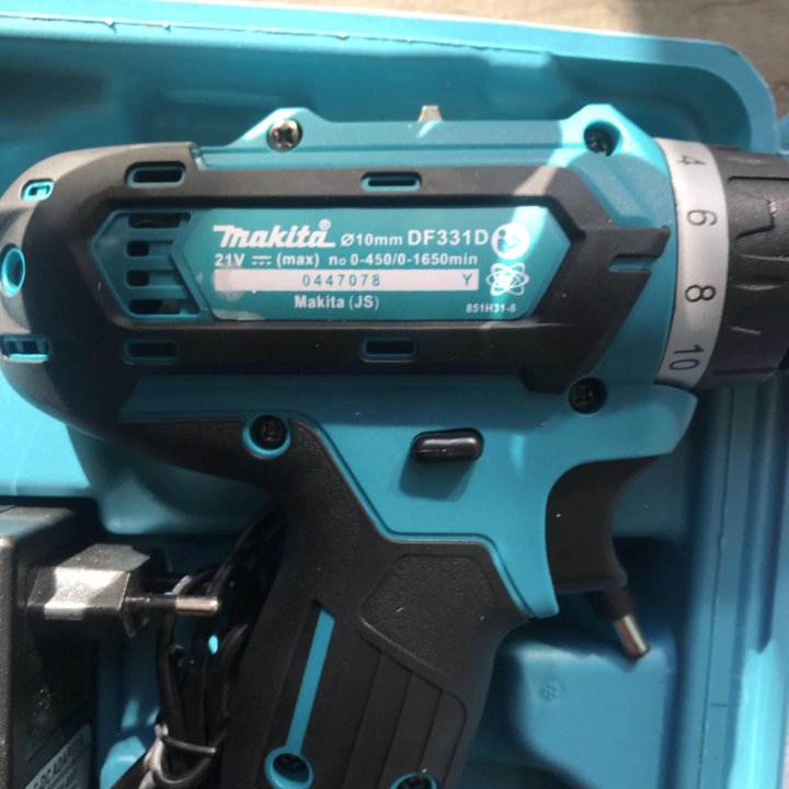 Шуруповёрт аккумуляторный Makita 21V/2акб