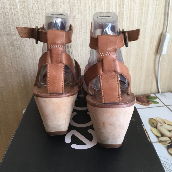 Босоножки ЕССО