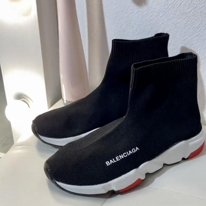 Новые Balenciaga (Баленсиага)