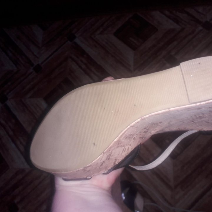 Босоножки на платформе