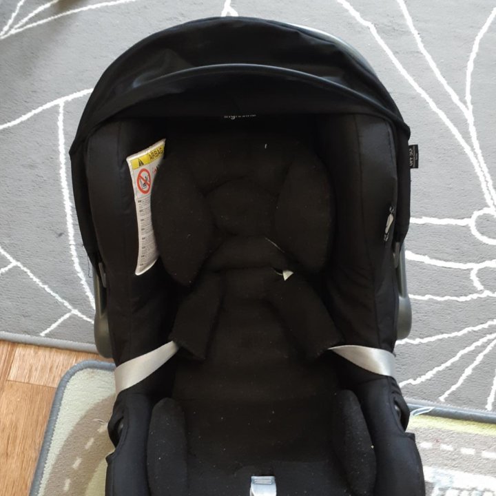 Inglesina Huggy Multifix black