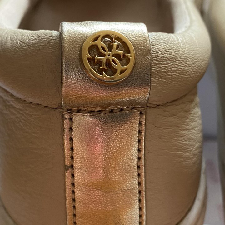 Слипоны GUESS