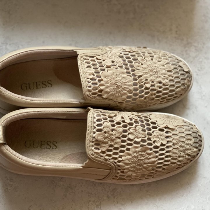 Слипоны GUESS