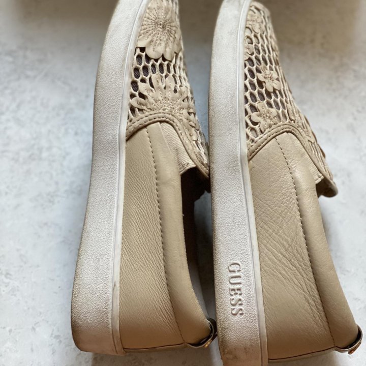 Слипоны GUESS