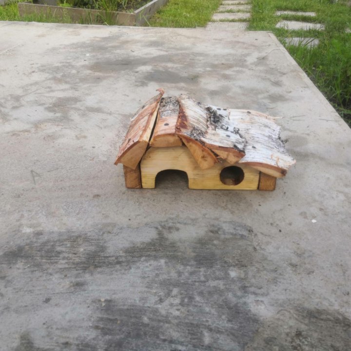Домик из дерева для грызунов ручная работа.